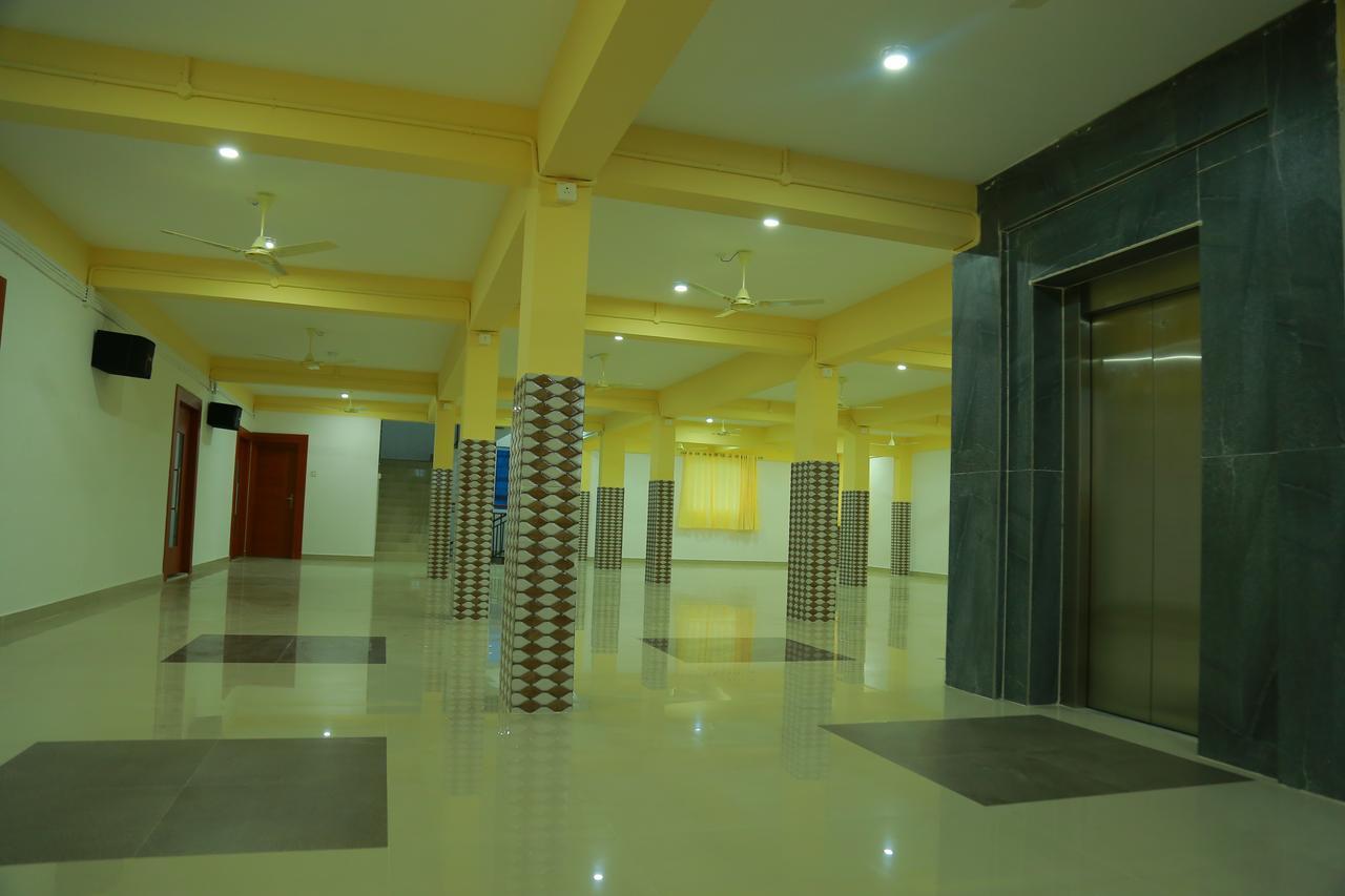 Royal Plaza Residency Otel Cheruppulasseri Dış mekan fotoğraf