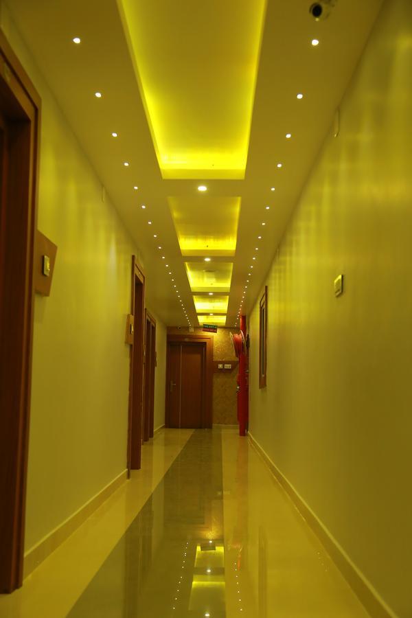 Royal Plaza Residency Otel Cheruppulasseri Dış mekan fotoğraf